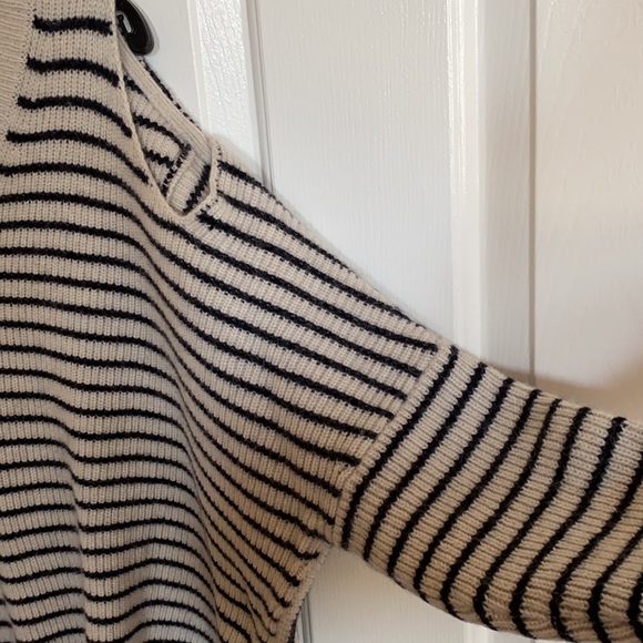 ALLSAINTS STRIPED WOOL BLEND V-NECK SWEATER SZ L - Picture 2 of 13
